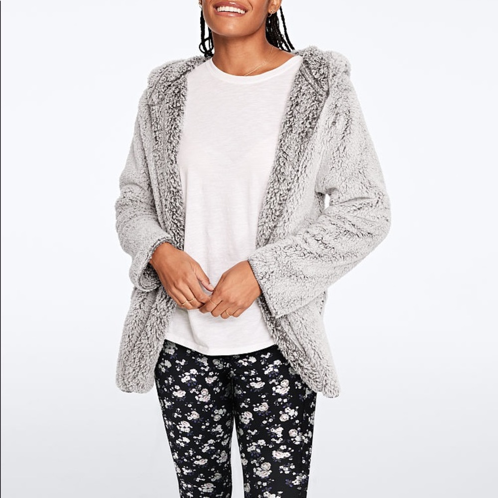 PINK by VS Clay Grey Sherpa Cardigan in M/L 🖤🤍